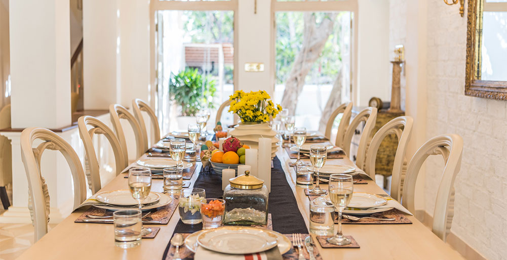 Villa Vivre - Dining table setting